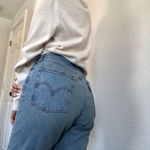 SOLD (NFS) - LEVI'S PREMIUM WEDGIE FIT (Size 26) 👖